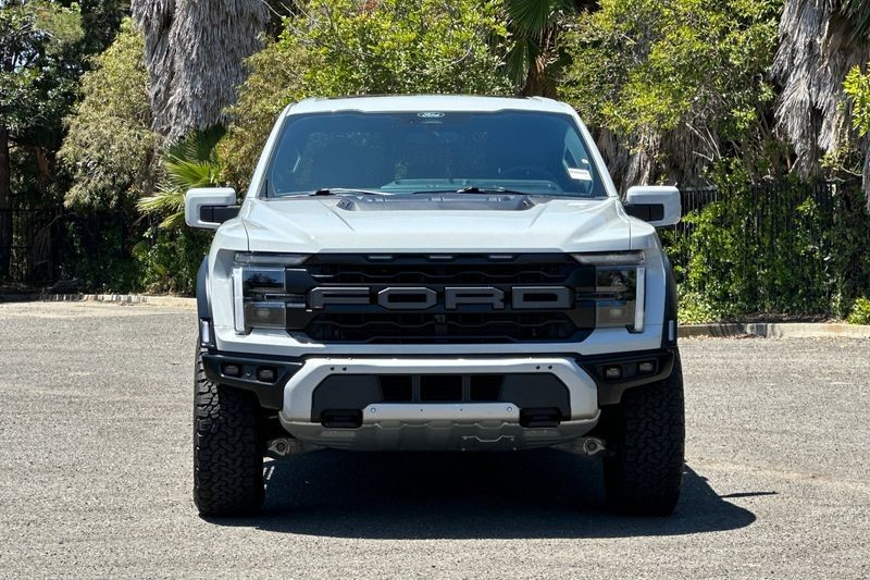 Ford F-150 Vehicle Full-screen Gallery Image 09