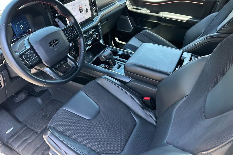 Ford F-150 Vehicle Full-screen Gallery Image 10