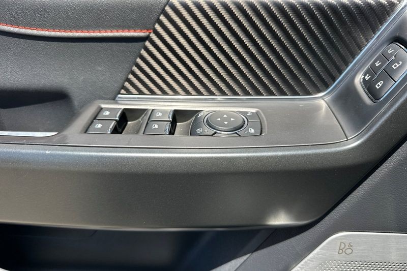 Ford F-150 Vehicle Full-screen Gallery Image 11