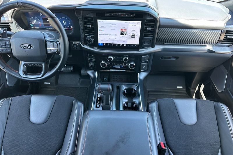 Ford F-150 Vehicle Full-screen Gallery Image 15