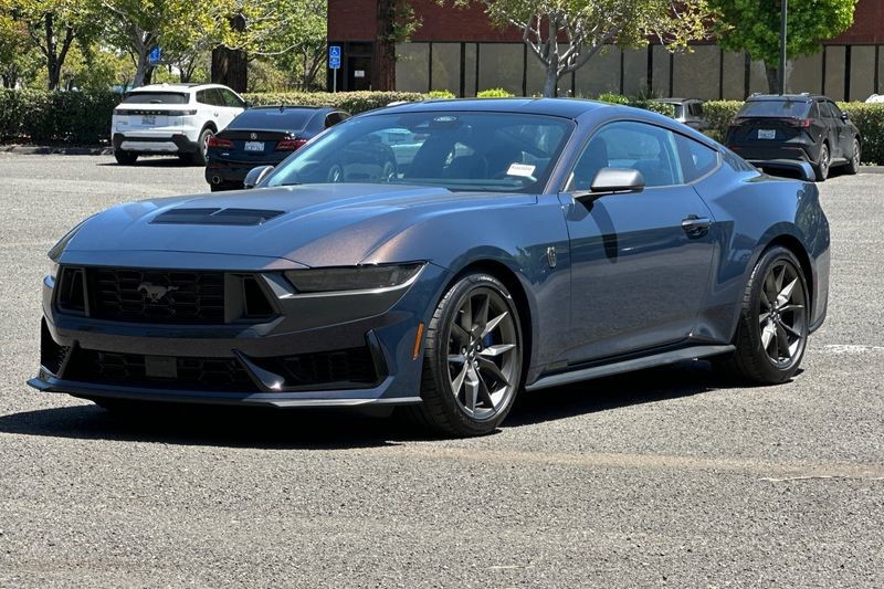 Ford Mustang Vehicle Full-screen Gallery Image 08