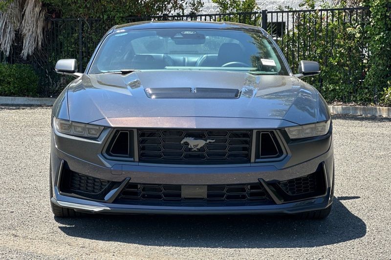 Ford Mustang Vehicle Full-screen Gallery Image 09