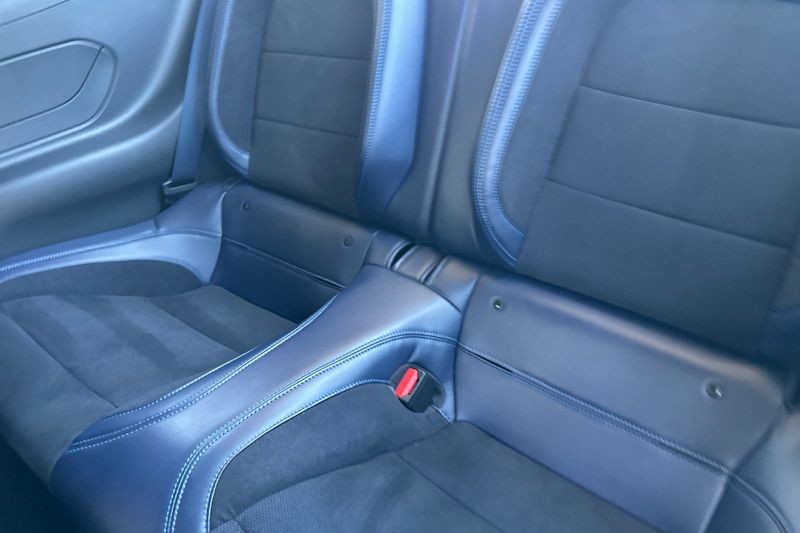 Ford Mustang Vehicle Full-screen Gallery Image 14