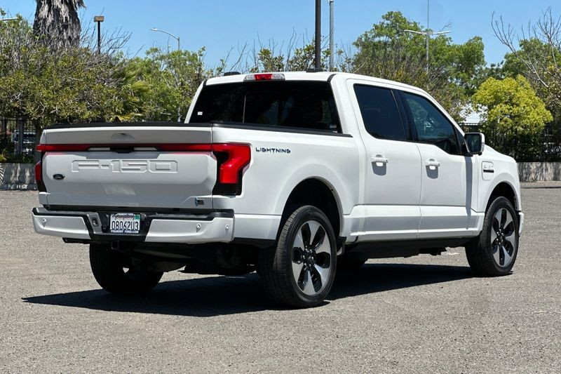 Ford F-150 Lightning Vehicle Full-screen Gallery Image 03