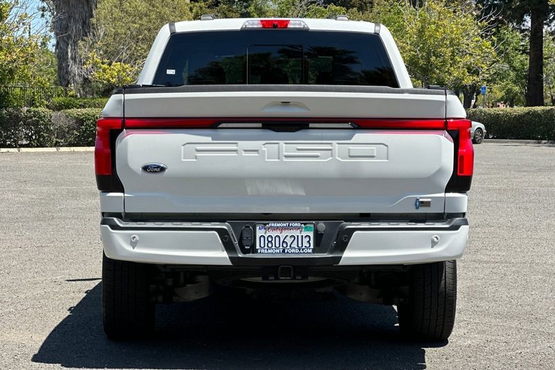 Ford F-150 Lightning Vehicle Full-screen Gallery Image 04