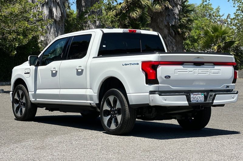 Ford F-150 Lightning Vehicle Full-screen Gallery Image 05