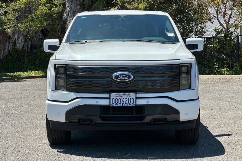 Ford F-150 Lightning Vehicle Full-screen Gallery Image 09
