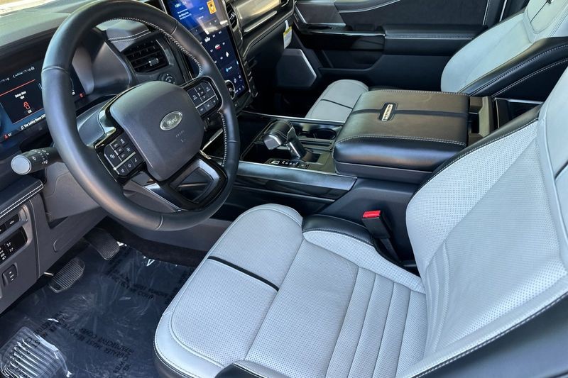 Ford F-150 Lightning Vehicle Full-screen Gallery Image 10