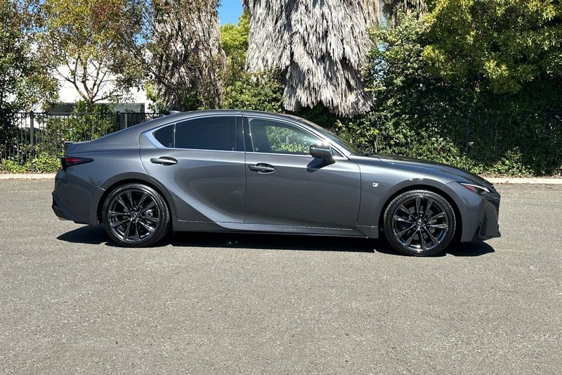 Lexus IS Vehicle Full-screen Gallery Image 02