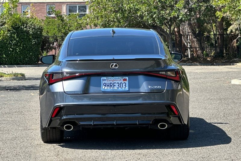 Lexus IS Vehicle Full-screen Gallery Image 04