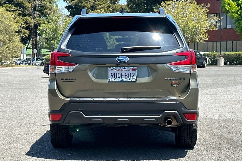 Subaru Forester Vehicle Full-screen Gallery Image 04