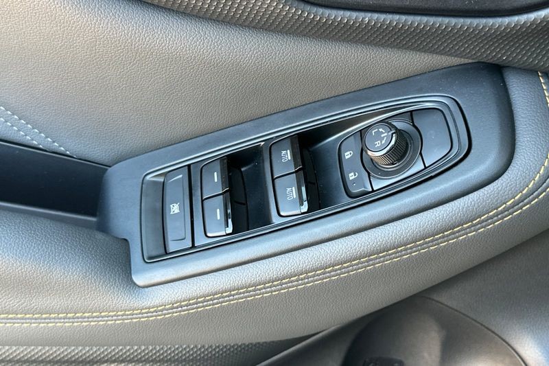 Subaru Forester Vehicle Full-screen Gallery Image 12
