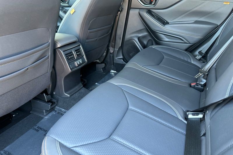 Subaru Forester Vehicle Full-screen Gallery Image 14
