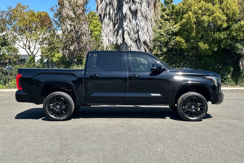 Toyota Tundra Hybrid Vehicle Full-screen Gallery Image 02