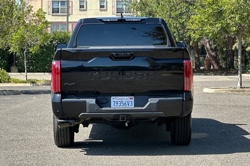 Toyota Tundra Hybrid Vehicle Full-screen Gallery Image 04
