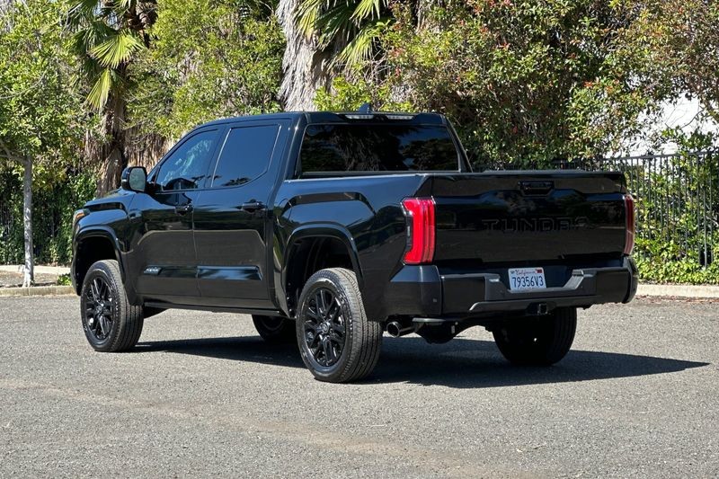 Toyota Tundra Hybrid Vehicle Full-screen Gallery Image 05