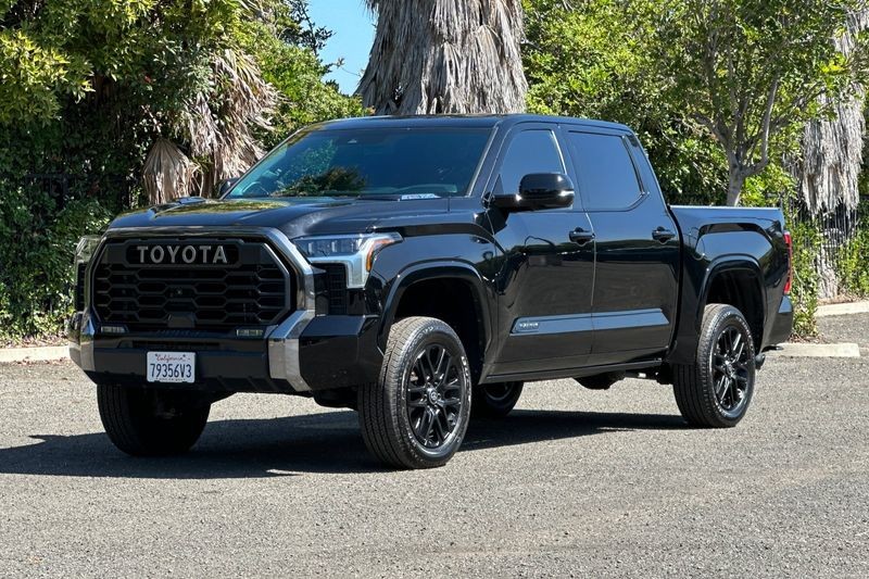 Toyota Tundra Hybrid Vehicle Full-screen Gallery Image 08