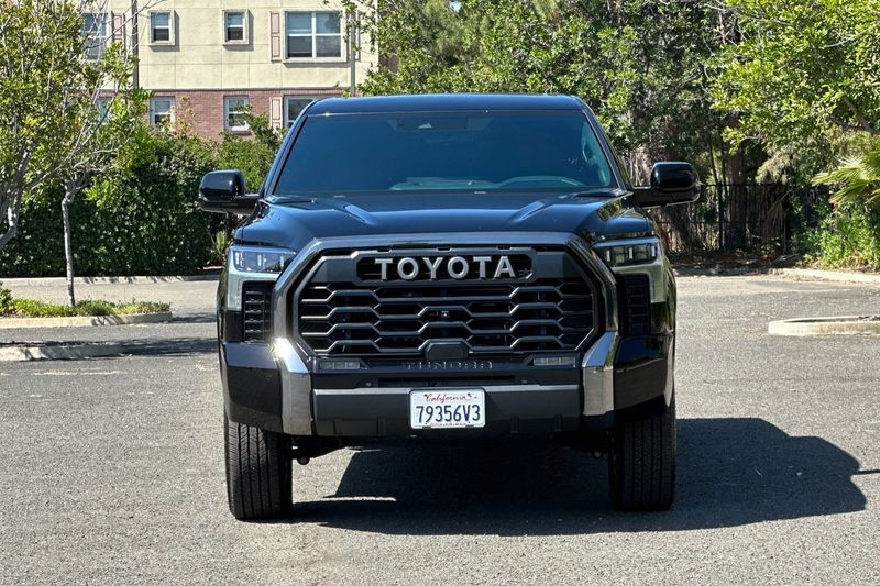 Toyota Tundra Hybrid Vehicle Full-screen Gallery Image 09