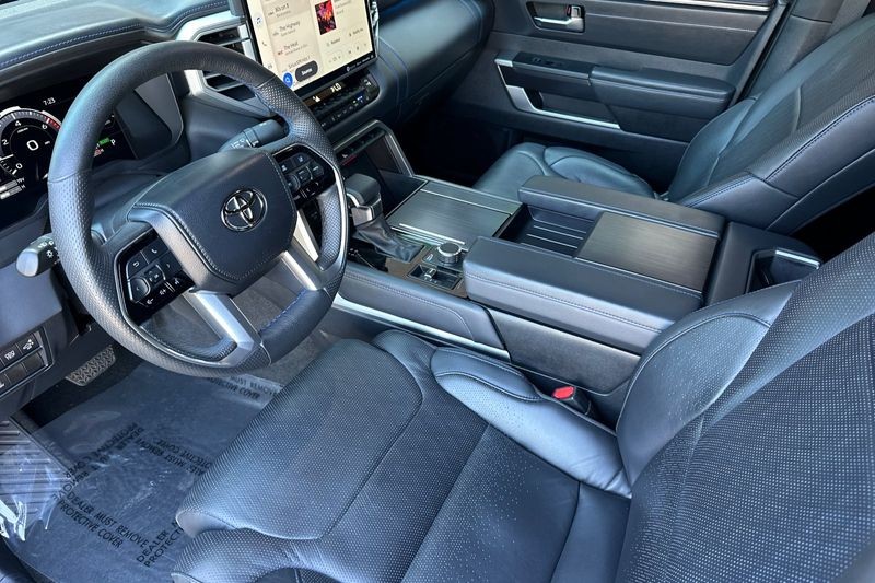 Toyota Tundra Hybrid Vehicle Full-screen Gallery Image 10