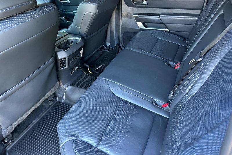 Toyota Tundra Hybrid Vehicle Full-screen Gallery Image 14