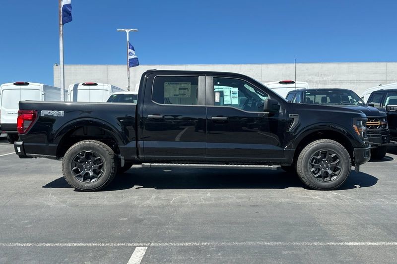 Ford F-150 Vehicle Full-screen Gallery Image 02
