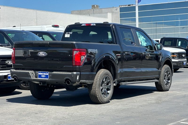 Ford F-150 Vehicle Full-screen Gallery Image 03