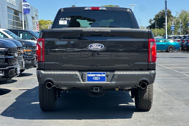 Ford F-150 Vehicle Full-screen Gallery Image 04