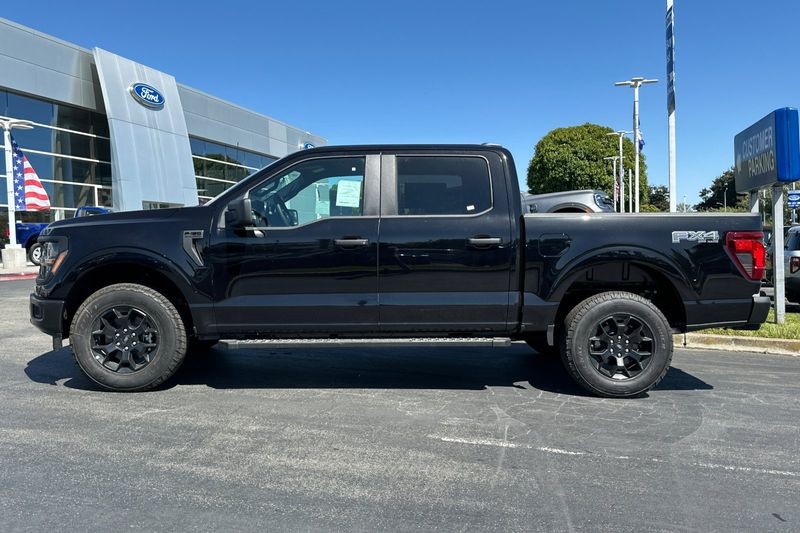Ford F-150 Vehicle Full-screen Gallery Image 06