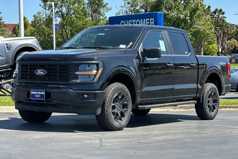 Ford F-150 Vehicle Full-screen Gallery Image 07