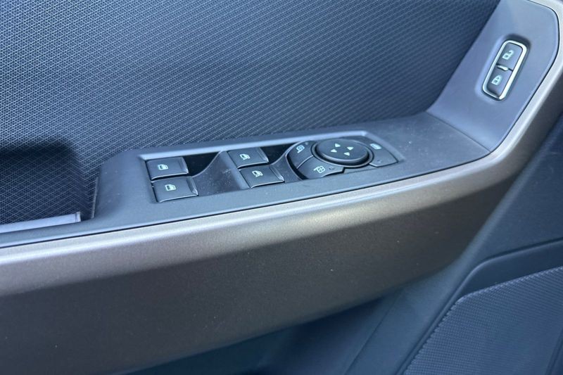 Ford F-150 Vehicle Full-screen Gallery Image 10