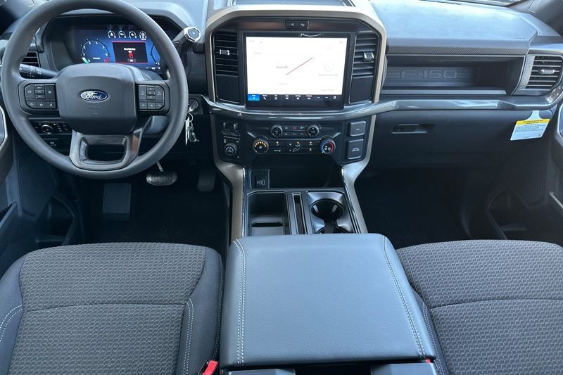 Ford F-150 Vehicle Full-screen Gallery Image 14