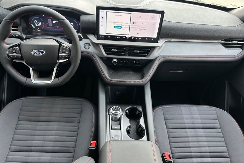Ford Explorer Vehicle Full-screen Gallery Image 14