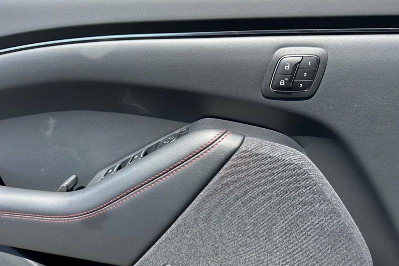 Ford Mustang Mach-E Vehicle Full-screen Gallery Image 10