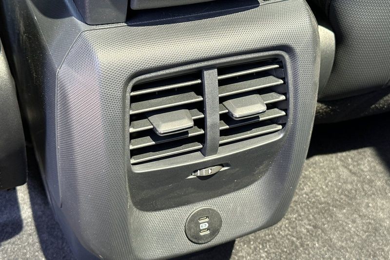 Ford Mustang Mach-E Vehicle Full-screen Gallery Image 13