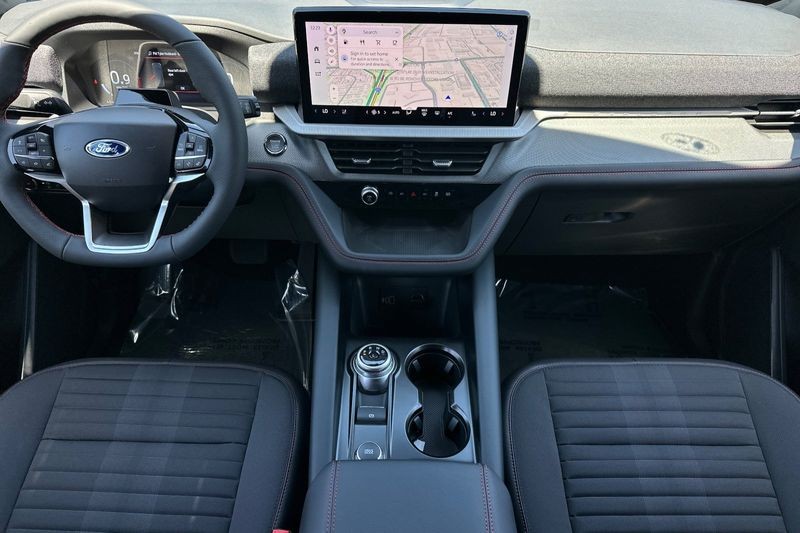 Ford Explorer Vehicle Full-screen Gallery Image 14