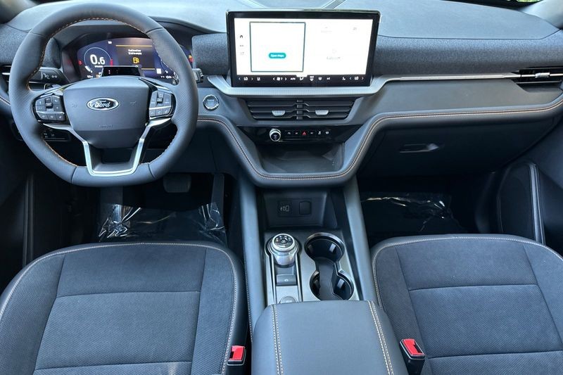 Ford Explorer Vehicle Full-screen Gallery Image 14