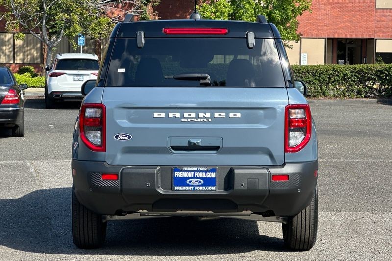 Ford Bronco Sport Vehicle Full-screen Gallery Image 04