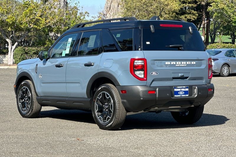 Ford Bronco Sport Vehicle Full-screen Gallery Image 05