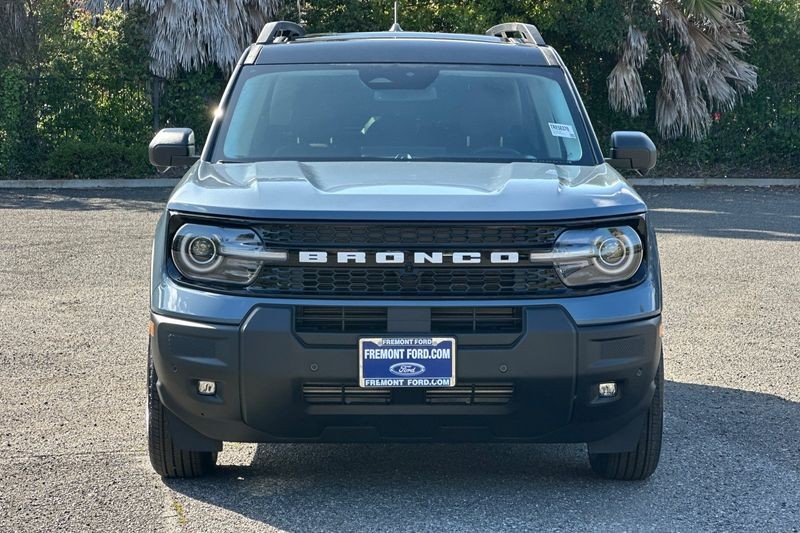 Ford Bronco Sport Vehicle Full-screen Gallery Image 08