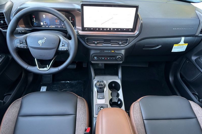 Ford Bronco Sport Vehicle Full-screen Gallery Image 14