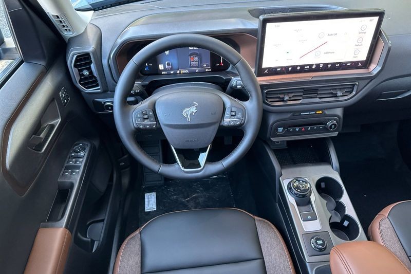 Ford Bronco Sport Vehicle Full-screen Gallery Image 15