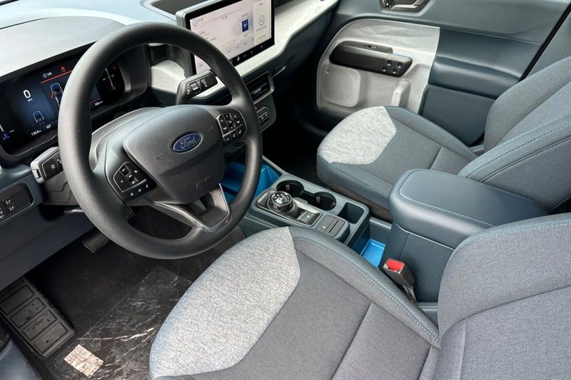 Ford Maverick Vehicle Full-screen Gallery Image 09