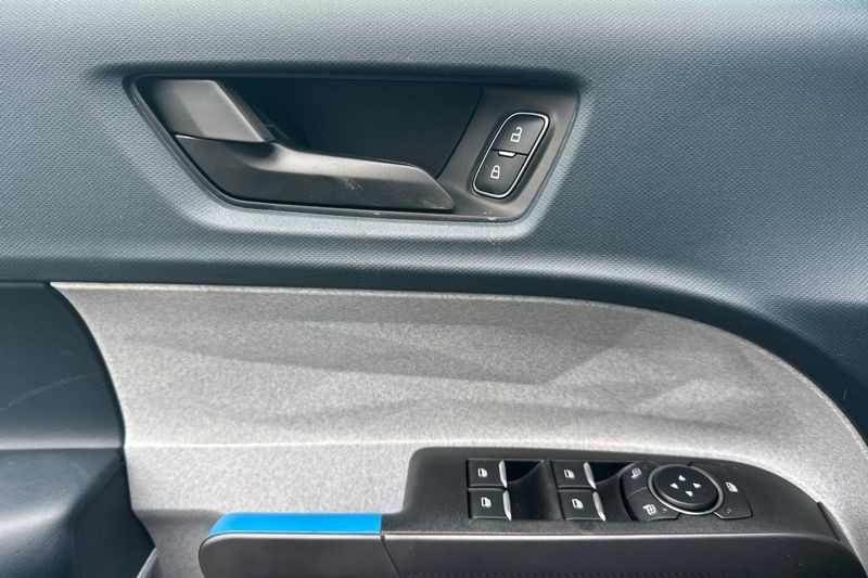 Ford Maverick Vehicle Full-screen Gallery Image 10