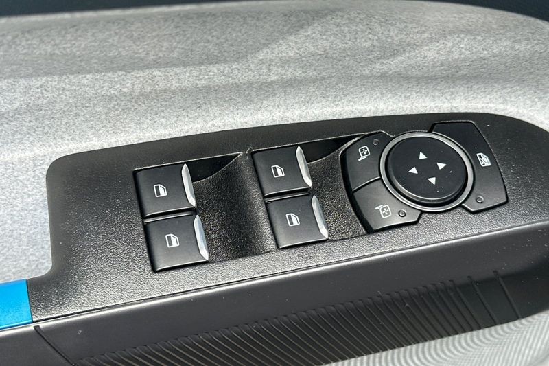Ford Maverick Vehicle Full-screen Gallery Image 11