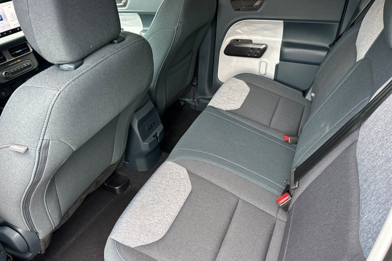 Ford Maverick Vehicle Full-screen Gallery Image 12