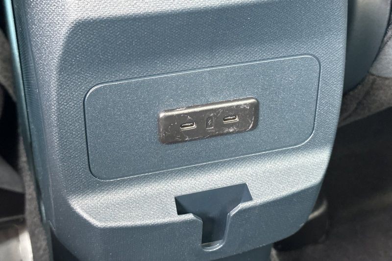 Ford Maverick Vehicle Full-screen Gallery Image 13