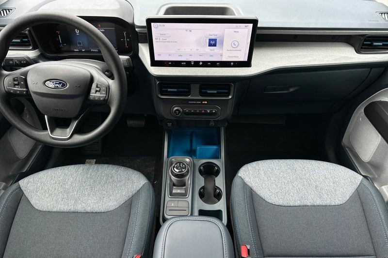 Ford Maverick Vehicle Full-screen Gallery Image 14