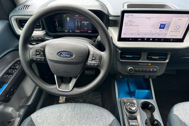 Ford Maverick Vehicle Full-screen Gallery Image 15