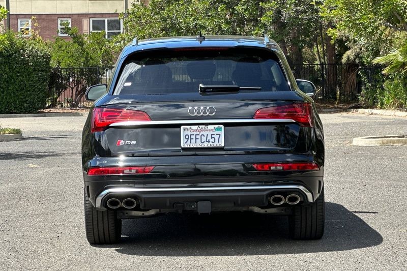 Audi SQ5 Vehicle Full-screen Gallery Image 04