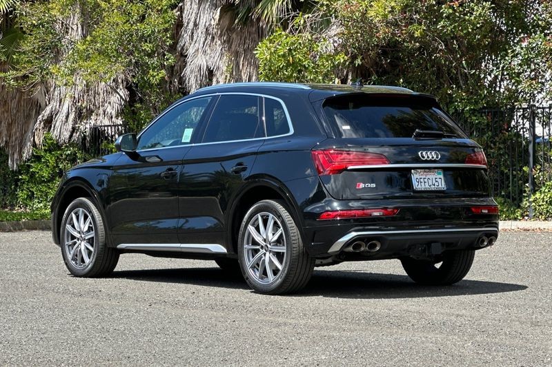 Audi SQ5 Vehicle Full-screen Gallery Image 05
